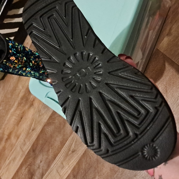 Ugg boots - Picture 3 of 5